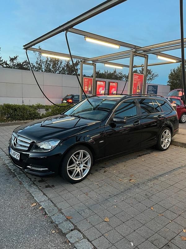 Schwarz Gebraucht 2012 Mercedes C220 Kombi | 7.999 € (Fairer Preis) - Bild 1/4