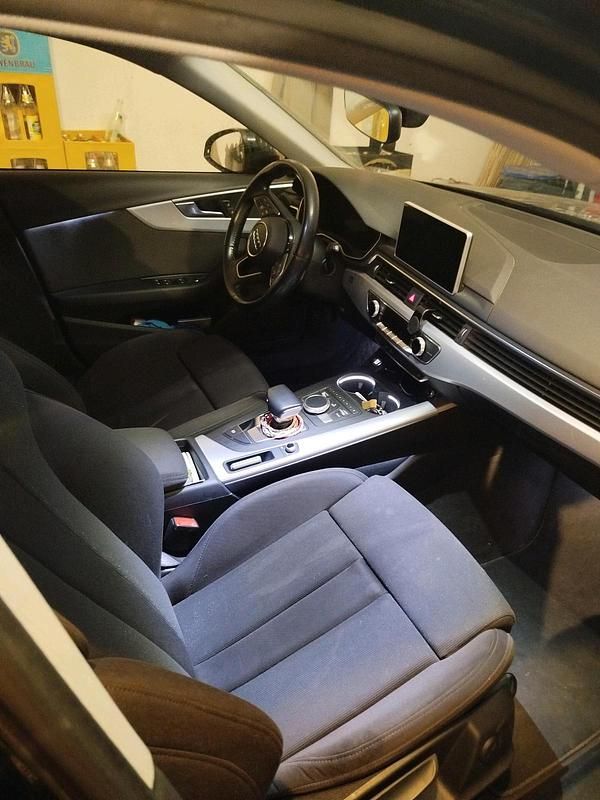 Gebraucht Audi A4 S-Line 190 PS (139 kW) 2019 Schwarz Kombi