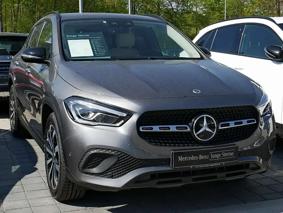 Gebraucht Mercedes GLA200 Progressive 150 PS (110 kW) 2022 Metalliclack mountaingrau SUV