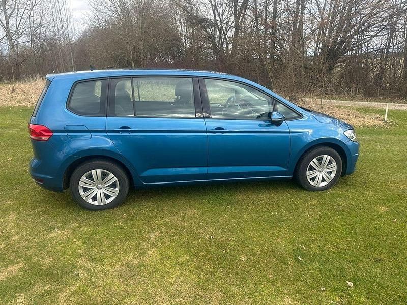 Gebraucht VW Touran Comfortline 116 PS (85 kW) 2016 Blaumetallic Van / Kleinbus