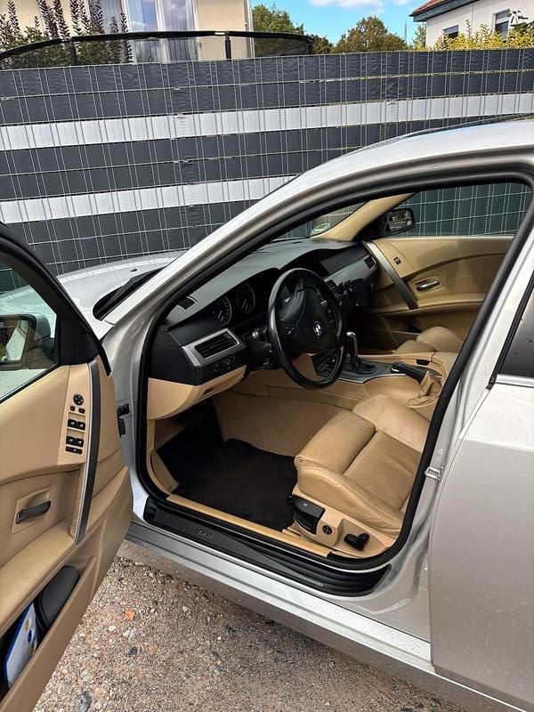 Gebraucht BMW 525 177 PS (130 kW) 2004 Silber Limousine