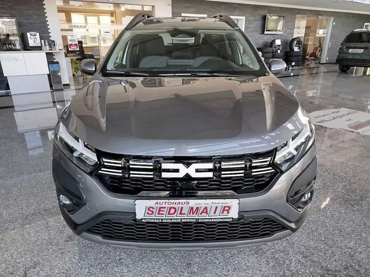 Neu Dacia Jogger Expression 101 PS (74 kW) 2026 Dolomitgrau Van / Kleinbus