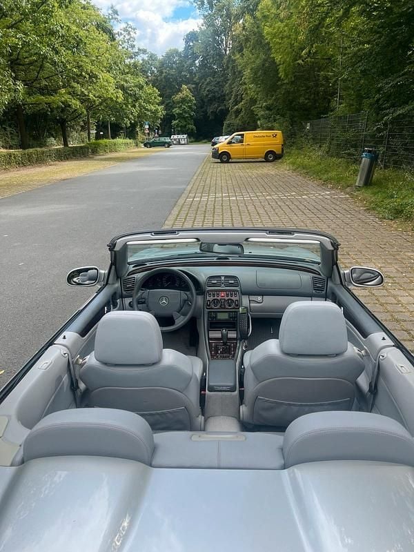 Silber Gebraucht 1998 Mercedes CLK320 Cabrio | 6.200 € (Fairer Preis) - Bild 1/4