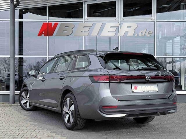 Gebraucht VW Passat 150 PS (110 kW) 2025 Grau Kombi