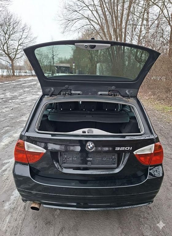 Gebraucht BMW 320 150 PS (110 kW) 2006 Schwarz Kombi