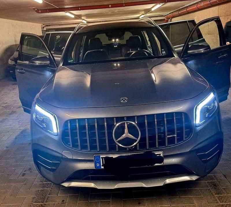 Grau Gebraucht 2020 Mercedes GLB35 AMG SUV | 42.300 € (Guter Preis) - Bild 1/4