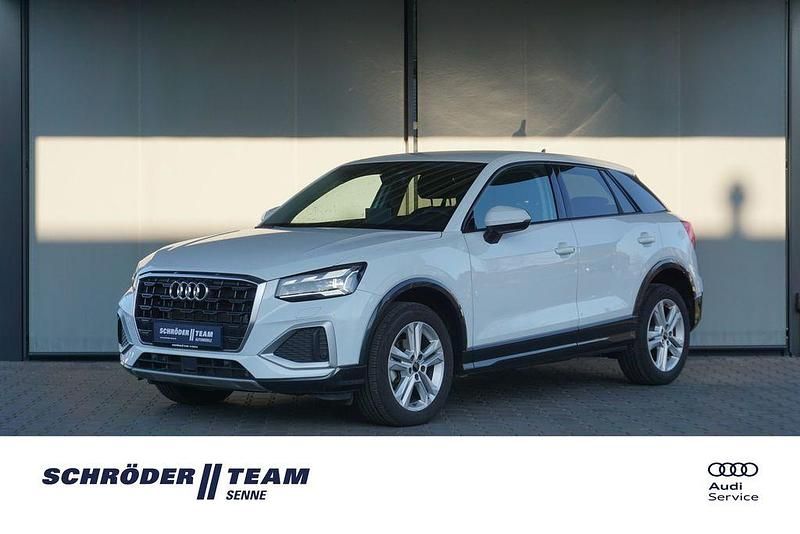 Gletscherweiß metallic Gebraucht 2024 Audi Q2 Advanced SUV | 25.999 € (Guter Preis) - Bild 1/4