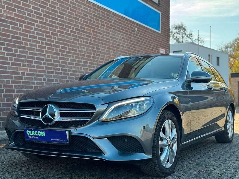 Grau Gebraucht 2018 Mercedes C200 Limousine | 18.990 € (Superpreis) - Bild 1/4