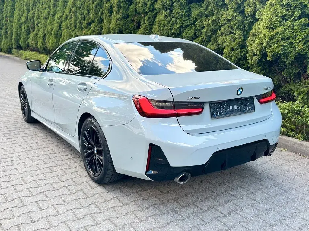 Gebraucht BMW 330 M Sport 286 PS (210 kW) 2024 Brooklyn grau metallic Limousine