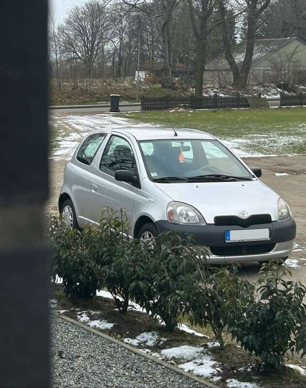 Gebraucht 2002 Toyota Yaris Limousine | 1.350 € (Guter Preis) - Bild 1/4