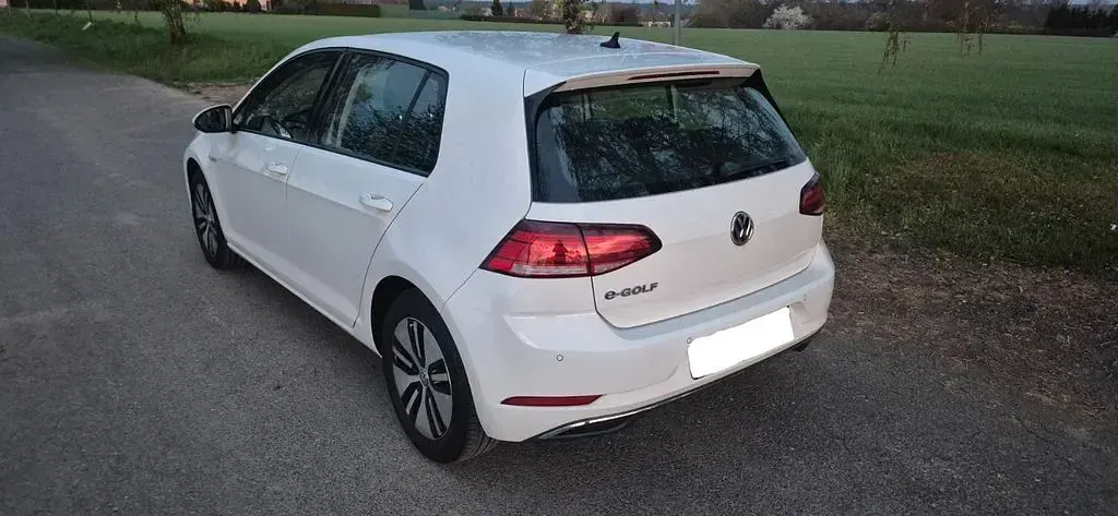 Gebraucht VW e-Golf 100 kW (136 PS) 2019 Weiß Kleinwagen