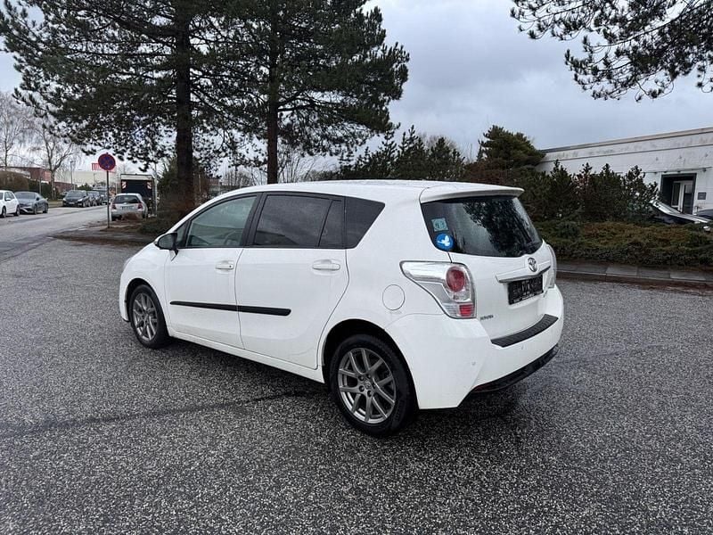 Gebraucht Toyota Verso Life 177 PS (130 kW) 2015 Weiß Van / Kleinbus