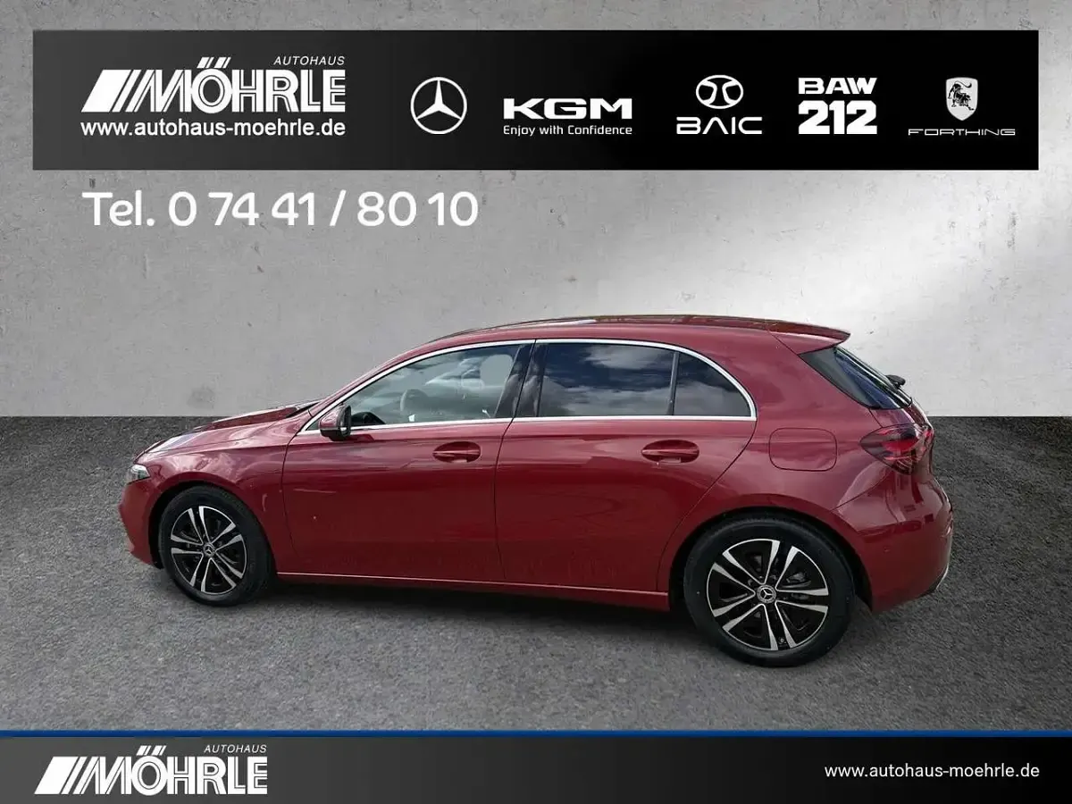 Gebraucht Mercedes A200 Progressive 163 PS (119 kW) 2023 Rot Limousine