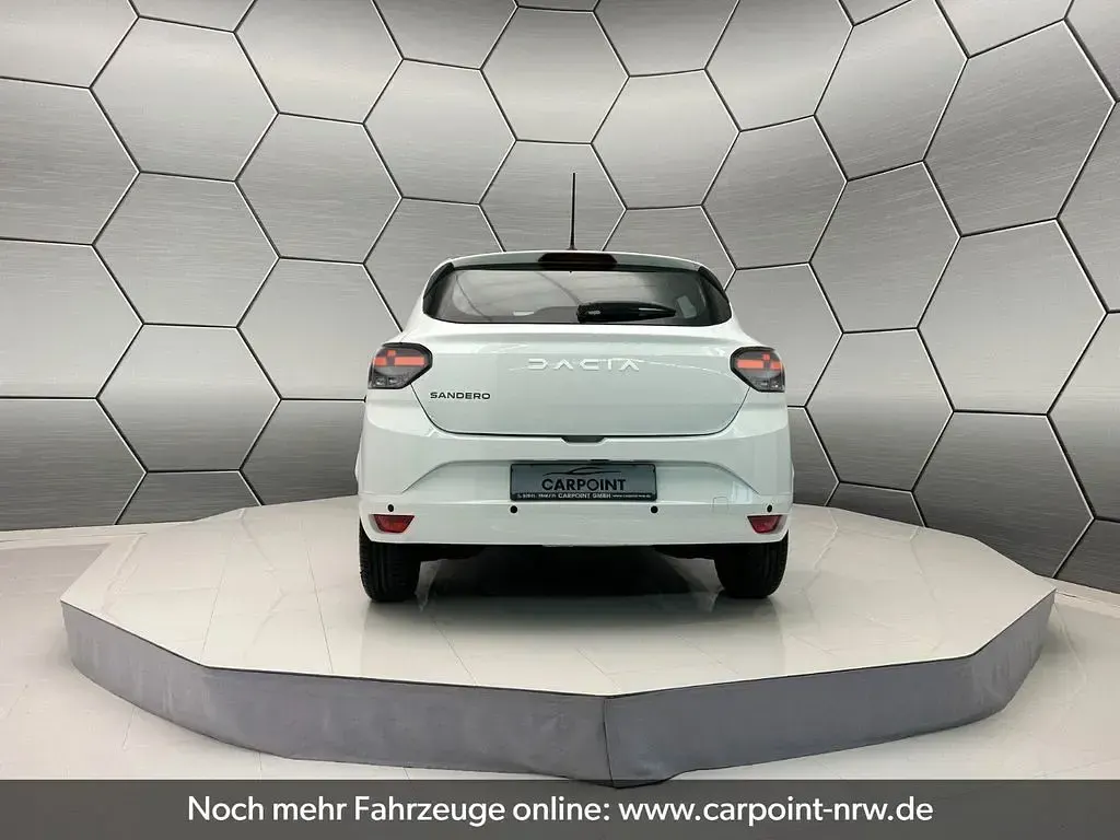 Neu Dacia Sandero Essentiel 110 PS (80 kW) 2026 Weiß Limousine