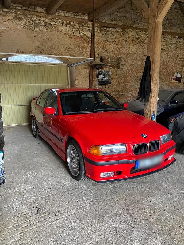 Gebraucht BMW 325 115 PS (84 kW) 1995 Rot Limousine