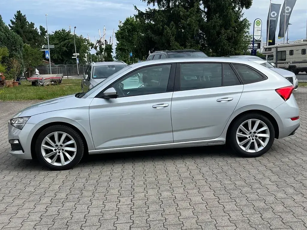 Gebraucht Skoda Scala Style 116 PS (85 kW) 2020 Stribrna brilliant/ brilliants Kleinwagen