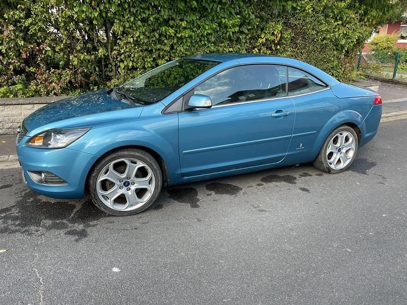 Blau Gebraucht 2010 Ford Focus Cabriolet Cabrio | 5.200 € (Fairer Preis) - Bild 1/4