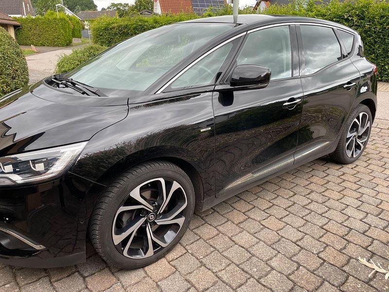 Schwarz Gebraucht 2017 Renault Scénic IV Bose Edition Van / Kleinbus | 12.500 € (Fairer Preis) - Bild 1/4