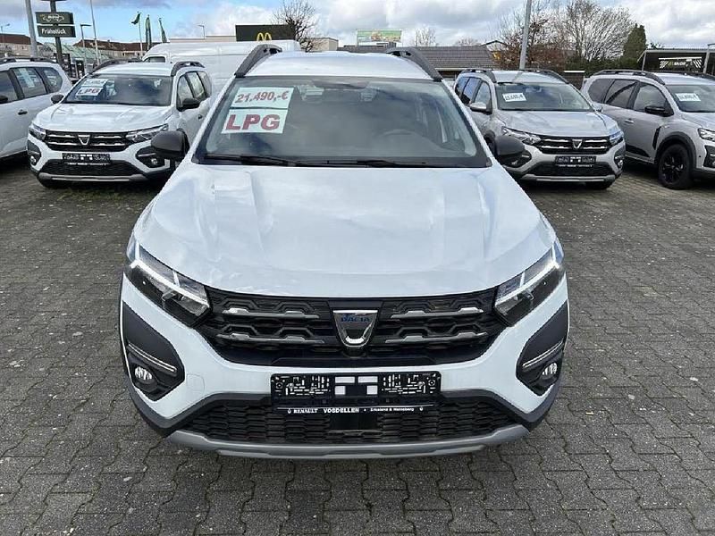 Gletscherweiss Gebraucht 2022 Dacia Jogger Essentiel Van / Kleinbus | 21.490 € (Teuer) - Bild 1/4