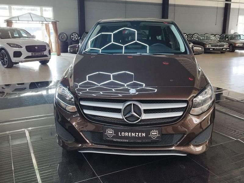 Gebraucht Mercedes 180 109 PS (80 kW) 2015 Braun Limousine