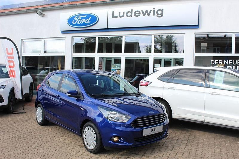 Blau Gebraucht 2018 Ford Ka Plus Cool & Sound Edition Kleinwagen | 9.990 € (Fairer Preis) - Bild 1/4