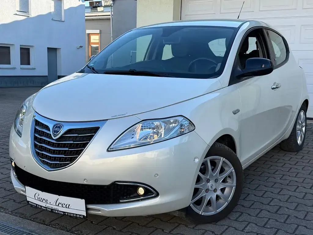 Gebraucht Lancia Ypsilon Platinum 86 PS (63 kW) 2012 Weiß Kleinwagen
