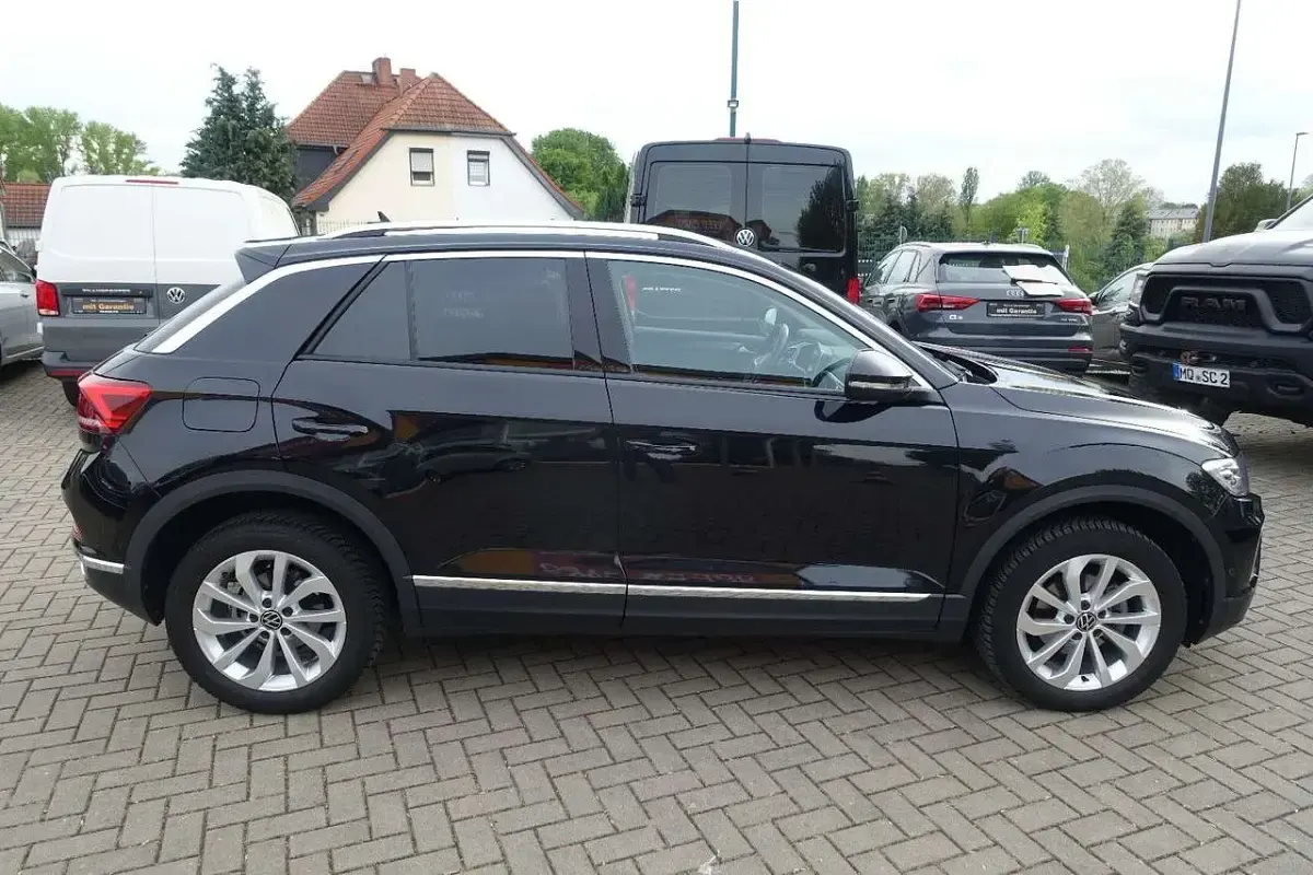 Używany VW T-Roc 150 KM (110 kW) 2023 Czarny SUV