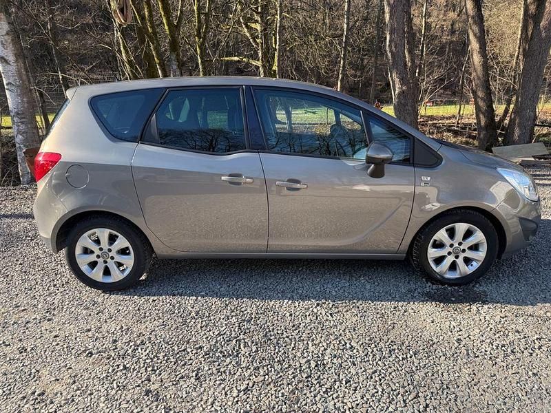 Gebraucht Opel Meriva 101 PS (74 kW) 2012 Braun Van / Kleinbus