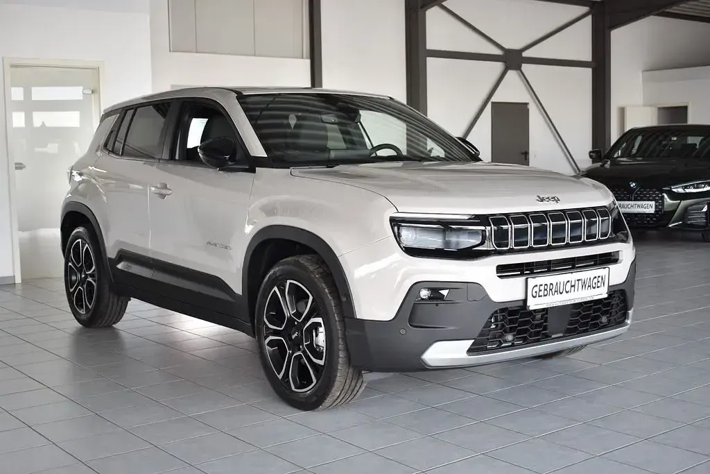 Neu Jeep Avenger Summit 110 PS (80 kW) 2026 Grau SUV