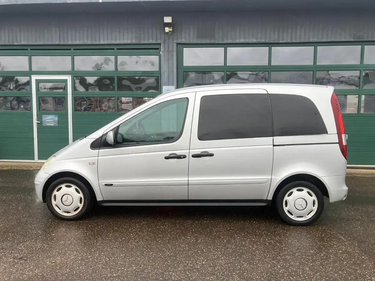 Gebraucht Mercedes Vaneo 125 PS (91 kW) 2004 Silber Van / Kleinbus