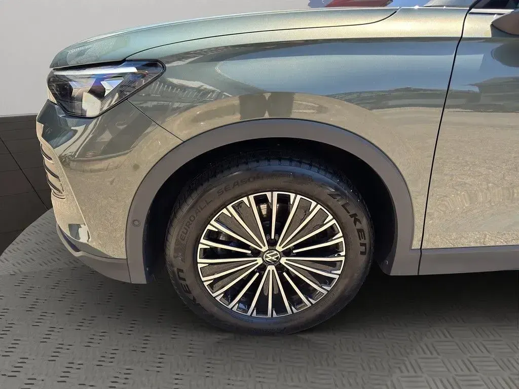 Gebraucht VW Tiguan Goal 150 PS (110 kW) 2025 Grün SUV