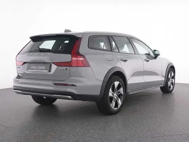 Gebraucht Volvo V60 CC 145 PS (106 kW) 2024 Kombi