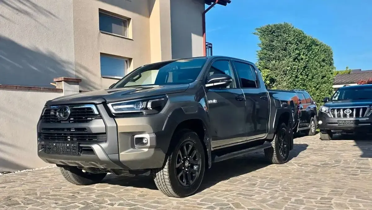 Neu Toyota HiLux 204 PS (150 kW) 2026 Oxide bronze Pickup