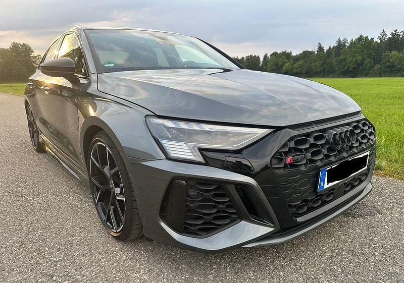 Grau Gebraucht 2022 Audi RS3 Premium Kleinwagen | 50.500 € (Superpreis) - Bild 1/4