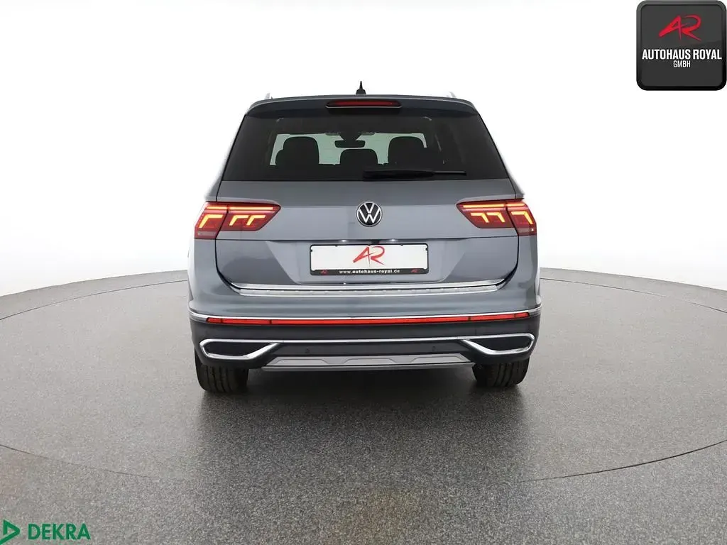Gebraucht VW Tiguan Allspace Elegance 200 PS (147 kW) 2022 Platinum grey SUV