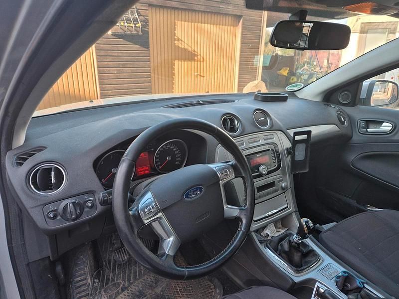 Gebraucht Ford Mondeo 140 PS (102 kW) 2009 Silber Kombi