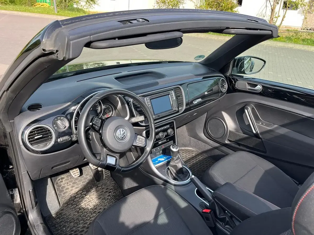 Używany VW Beetle Sound 105 KM (77 kW) 2018 Czarny Hatchback