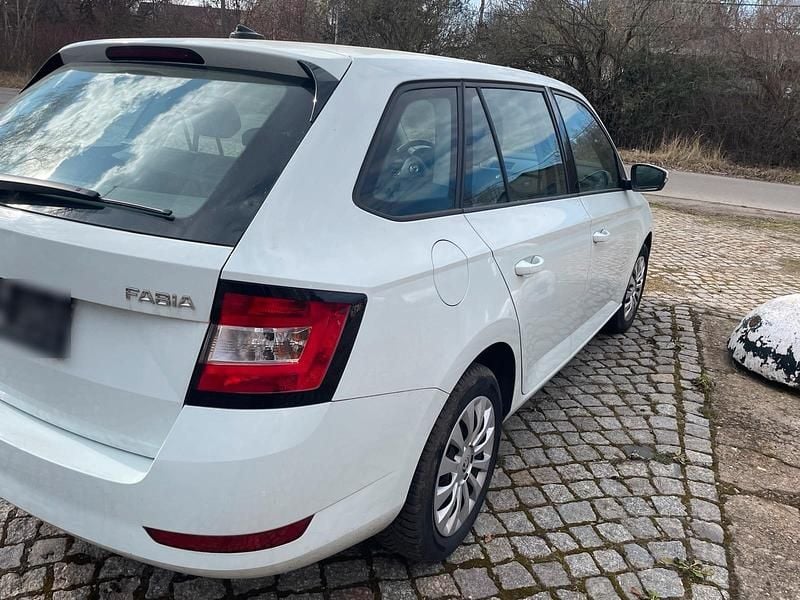 Gebraucht Skoda Fabia 95 PS (69 kW) 2019 Limousine