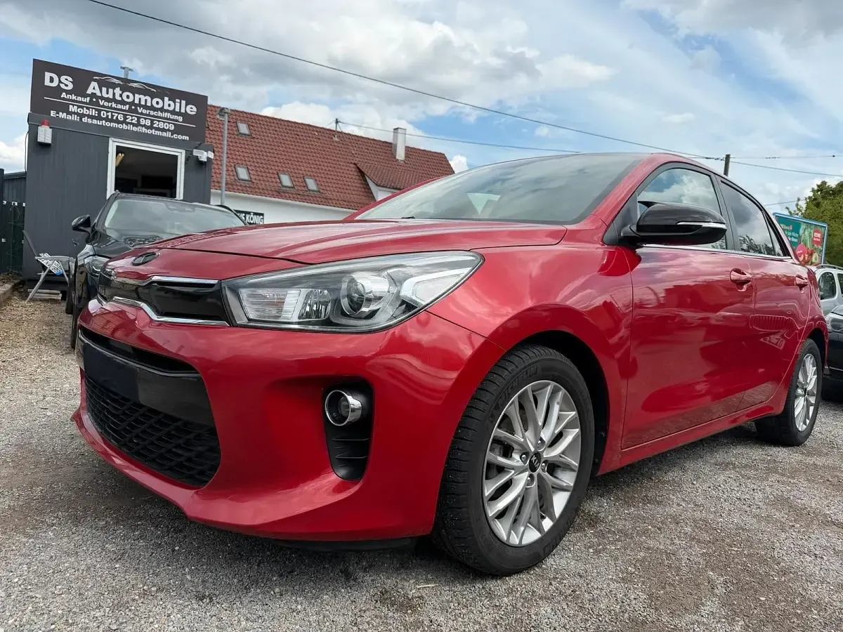 Gebraucht Kia Rio 99 PS (72 kW) 2018 Rot Limousine