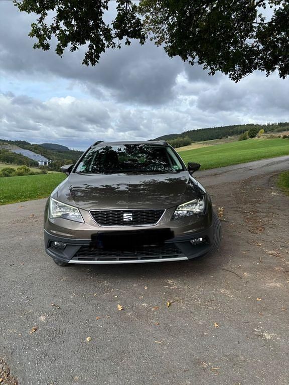 Braun Gebraucht 2016 Seat Leon X-Perience Kombi | 15.490 € (Fairer Preis) - Bild 1/4