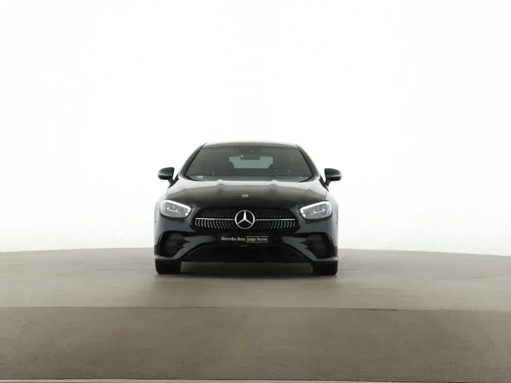Gebraucht Mercedes E300 Night 258 PS (189 kW) 2023 Schwarz Coupé