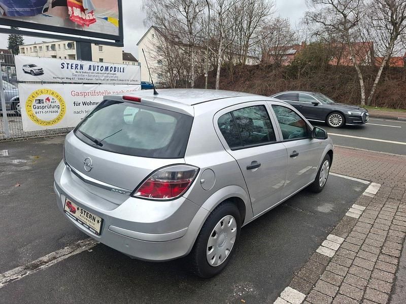 Gebraucht Opel Astra Selection 90 PS (66 kW) 2009 Silber Limousine
