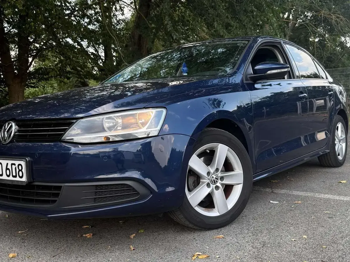 Gebraucht VW Jetta Comfortline 105 PS (77 kW) 2011 Blau Limousine