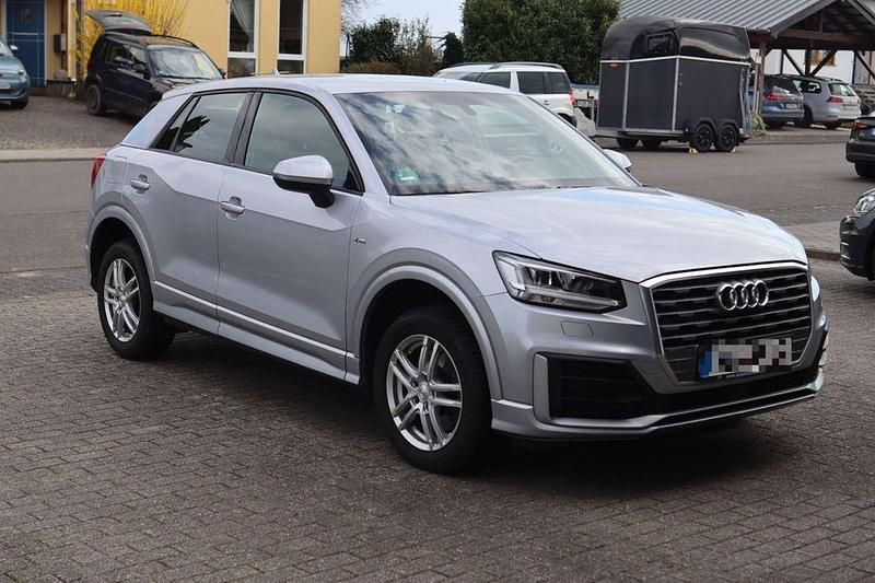 Gebraucht Audi Q2 S-Line 116 PS (85 kW) 2017 Silber SUV