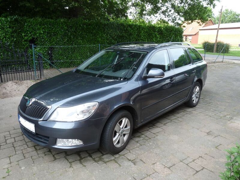 Grau Gebraucht 2011 Skoda Octavia Ambiente Kombi | 5.200 € (Fairer Preis) - Bild 1/4