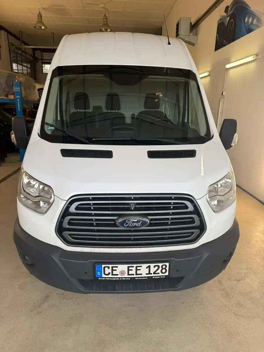 Gebraucht Ford Transit 170 PS (125 kW) 2018 Weiß Limousine