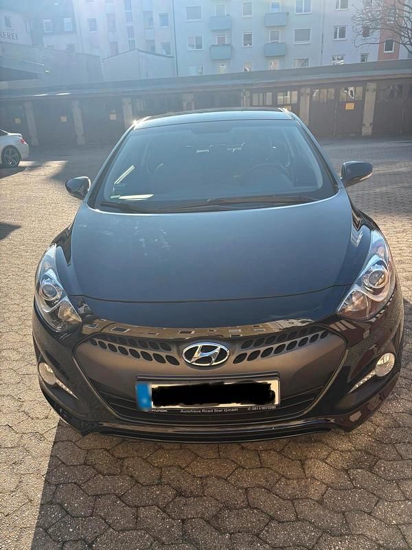 Gebraucht Hyundai i30 99 PS (72 kW) 2014 Schwarz Coupé