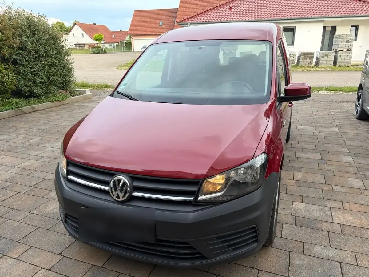 Gebraucht VW Caddy Trendline 102 PS (75 kW) 2017 Rot Van / Kleinbus
