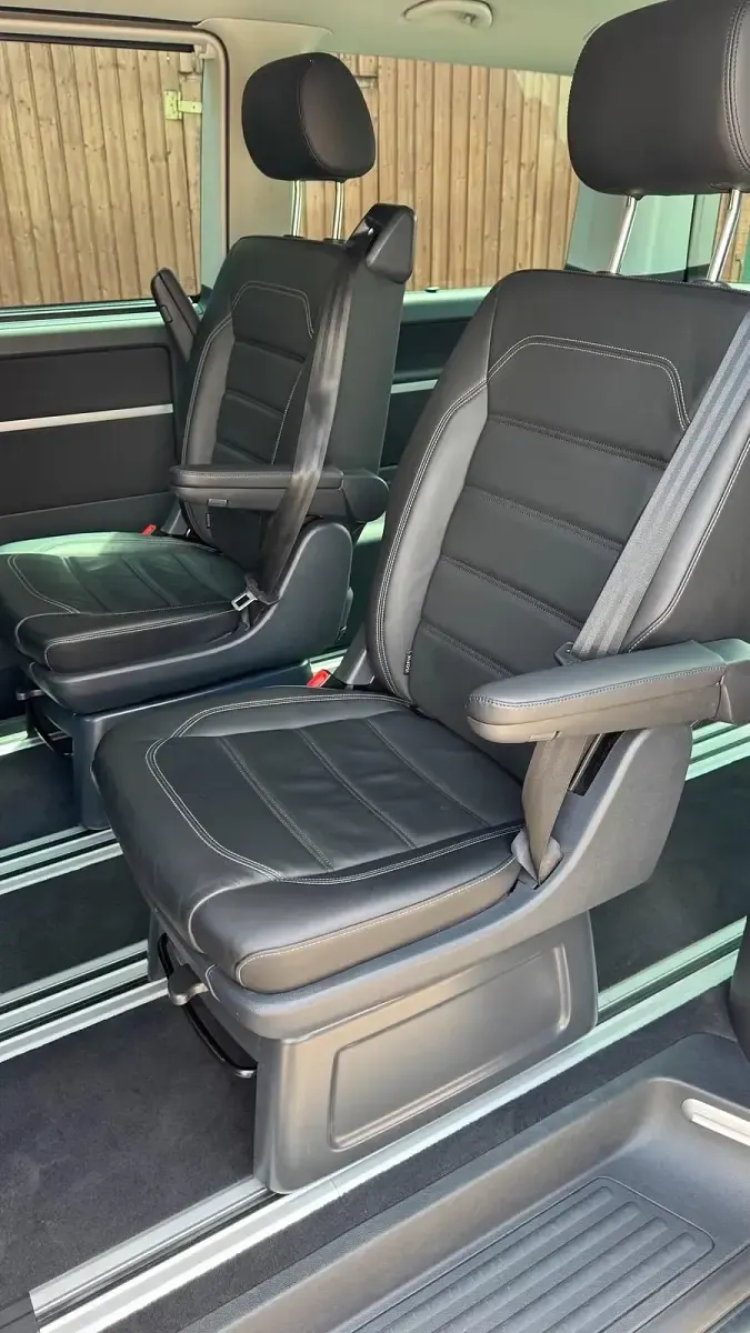 Gebraucht VW Multivan Comfortline 150 PS (110 kW) 2020 Grau Van / Kleinbus