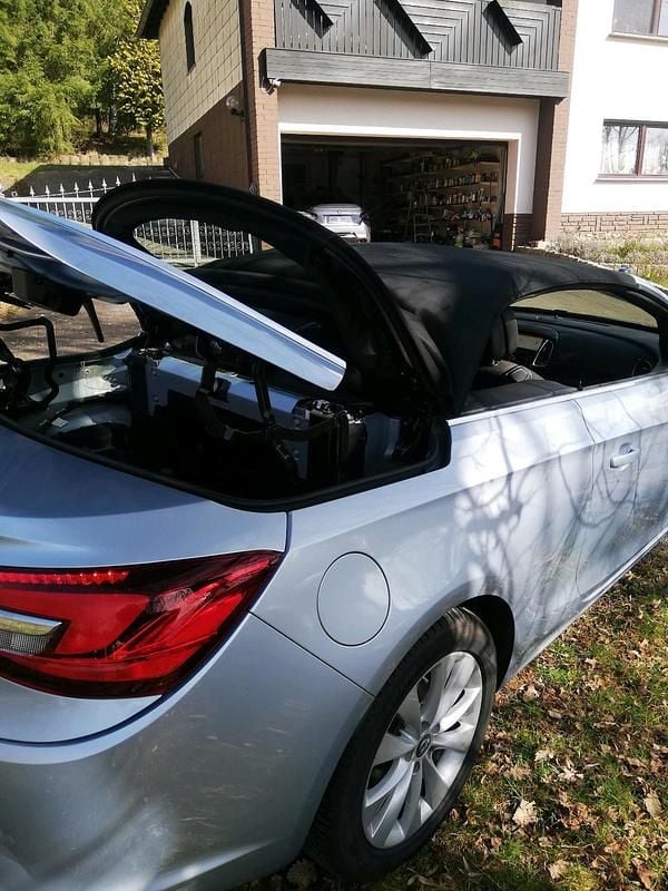 Gebraucht Opel Cascada 136 PS (100 kW) 2019 Silber Cabrio